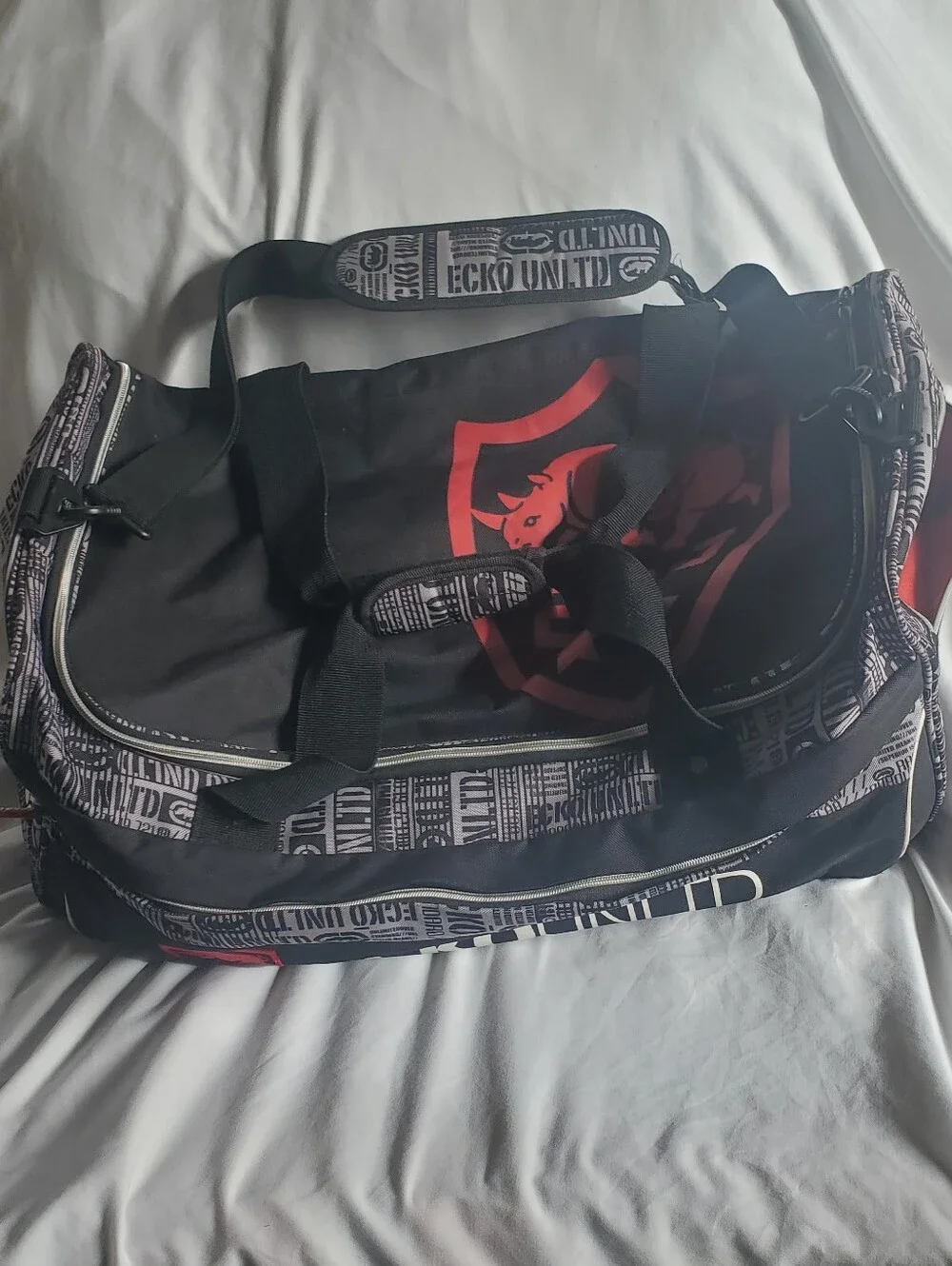 Ecko Unlimited Lg Black Duffel Bag Gym Bag Carry-On Suitcase Travel Work Sports